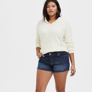 Torrid Short Short in Vintage Stretch Dark Wash Sipping Tea 18